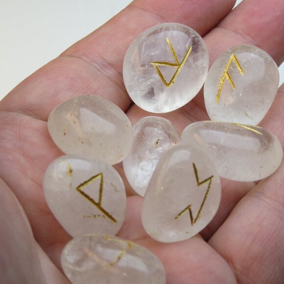 Chakras Reiki quarts Gold engraved stones 8 pieces - Picture 1 of 5